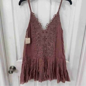 Elegant Mauve Lace Crop Top